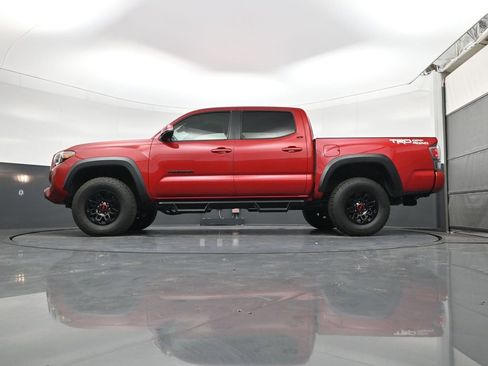 Used 2022 Toyota Tacoma TRD Off-Road image 21