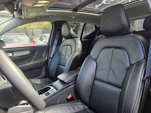 Used 2023 Volvo XC40 B5 Plus w/ Protection Package Premier image 22