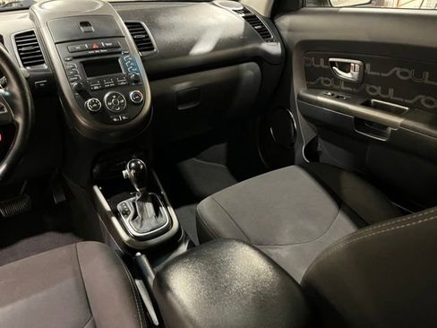 Used 2013 Kia Soul + FWD image 23