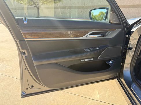 Used 2018 BMW 750i xDrive image 13