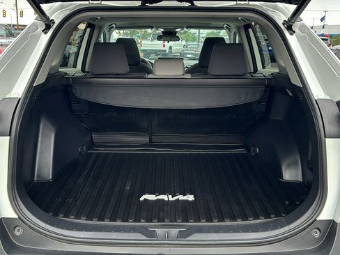 Used 2021 Toyota RAV4 XLE w/ Convenience Package FWD image 19