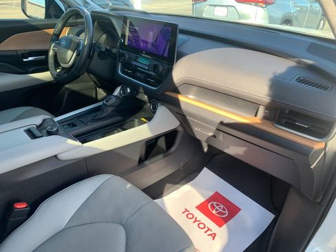 Used 2024 Toyota Grand Highlander Platinum image 18