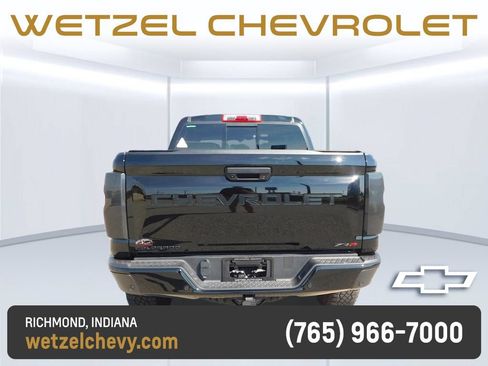 Used 2025 Chevrolet Colorado ZR2 w/ Technology Package AWD/4WD image 4