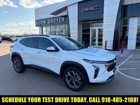 Certified 2025 Chevrolet Trax LT w/ LT Convenience Package image 1