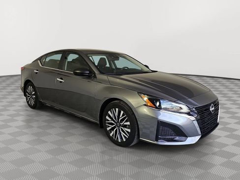 Certified 2024 Nissan Altima 2.5 SV FWD image 2