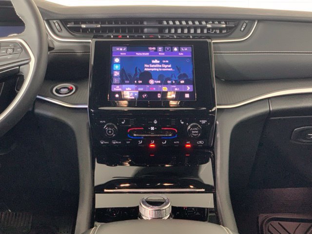 Used 2025 Jeep Grand Cherokee Laredo X w/ Luxury Tech Group I AWD/4WD image 23