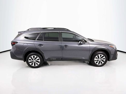 Used 2025 Subaru Outback Premium image 8