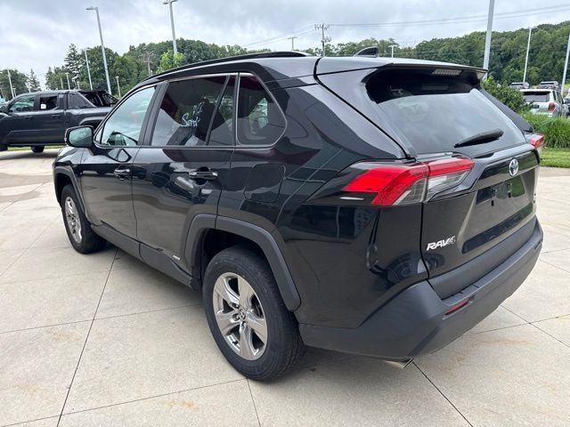 Used 2024 Toyota RAV4 XLE AWD/4WD image 5