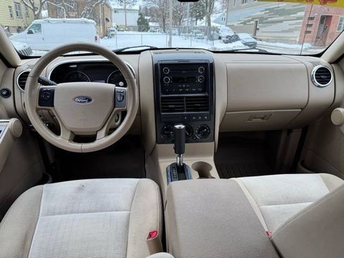 Used 2008 Ford Explorer XLT image 18