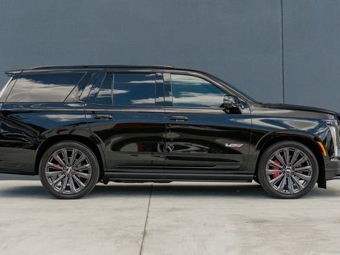Used 2025 Cadillac Escalade V AWD/4WD image 6