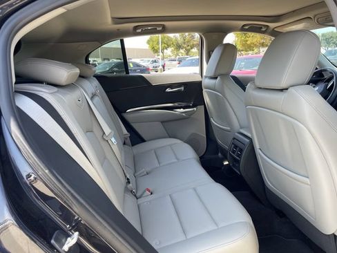 Used 2023 Cadillac XT4 Luxury w/ Cold Weather Package FWD image 28
