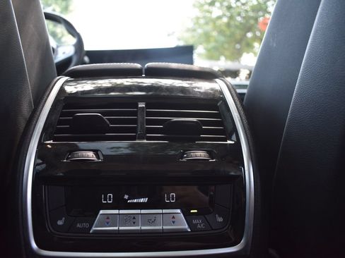 Used 2025 BMW X7 xDrive40i AWD/4WD image 31