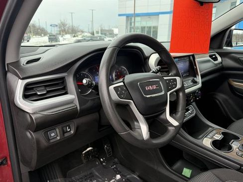 Used 2022 GMC Acadia SLE w/ Driver Convenience Package image 2