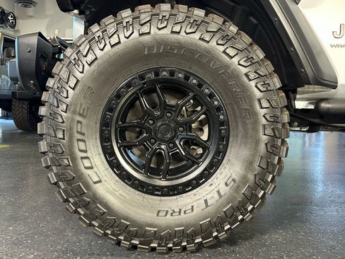 Used 2023 Jeep Wrangler Unlimited Rubicon w/ Steel Bumper Group image 25