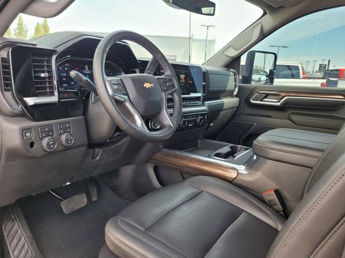 Used 2025 Chevrolet Silverado 3500 LT w/ Safety Package AWD/4WD image 9