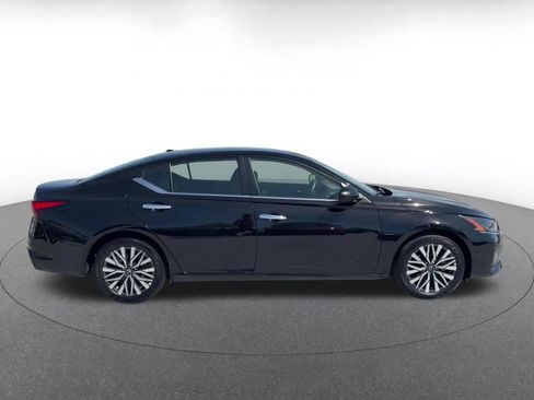 Used 2025 Nissan Altima 2.5 SV FWD image 15