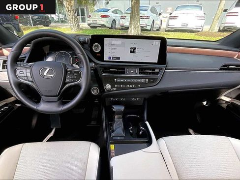 Used 2025 Lexus ES 350 w/ Premium Package image 12