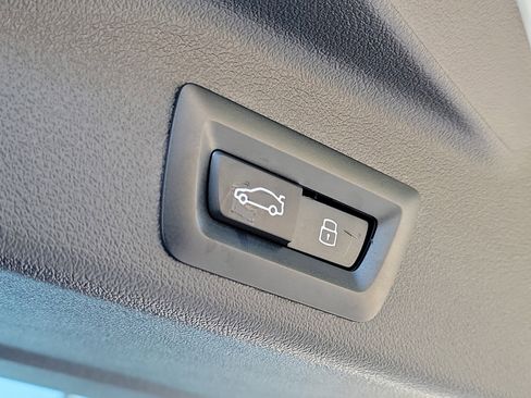 Used 2023 BMW X5 xDrive40i w/ Luxury Seating Package image 9