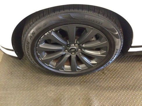 Used 2019 Land Rover Range Rover Velar R-Dynamic SE image 28