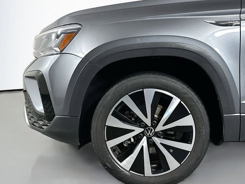 Used 2022 Volkswagen Taos SE w/ Panoramic Sunroof Package image 11