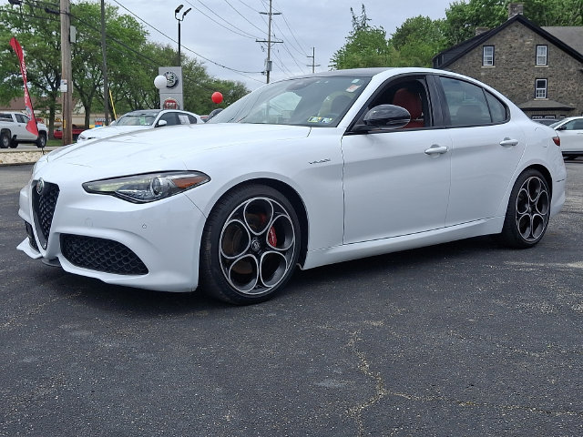 Used 2023 Alfa Romeo Giulia Veloce RWD image 3