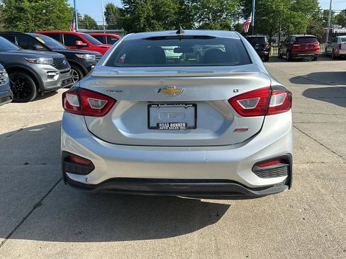 Used 2018 Chevrolet Cruze LT w/ LT Convenience Package FWD image 6