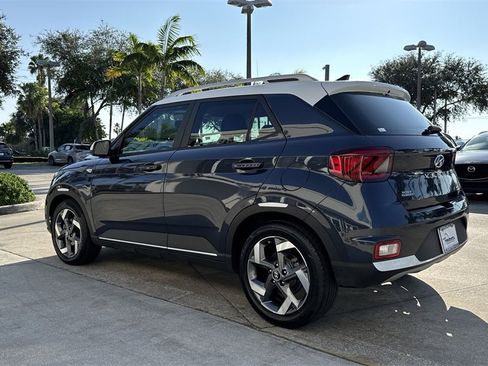 Used 2022 Hyundai Venue Limited image 27