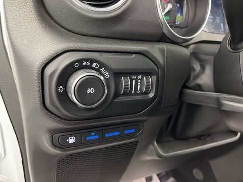 Used 2022 Jeep Wrangler Unlimited Sahara w/ Cold Weather Group image 33