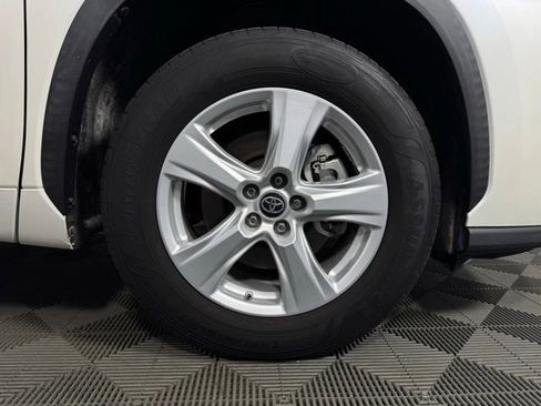 Used 2020 Toyota Highlander L image 11