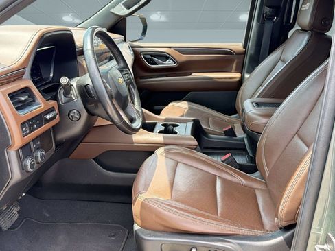 Used 2023 Chevrolet Suburban High Country w/ Premium Package 2 RWD image 5