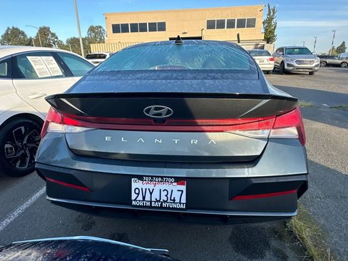 Used 2025 Hyundai Elantra Sport image 6