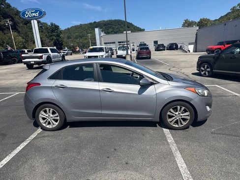 Used 2015 Hyundai Elantra GT FWD image 2