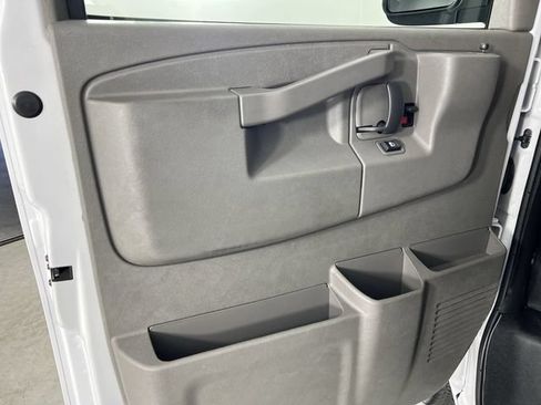 Used 2025 GMC Savana 2500 w/ Driver Convenience Package RWD image 18