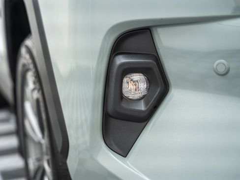 Used 2022 Toyota RAV4 XLE Premium AWD/4WD image 16