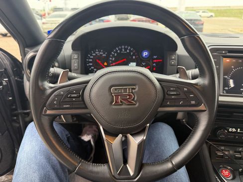 Used 2020 Nissan GT-R Premium w/ Premium Interior Package image 22