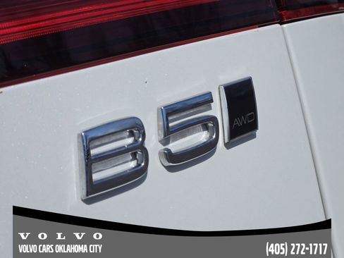 Certified 2024 Volvo V60 B5 Cross Country Plus w/ Protection Package Premier image 9