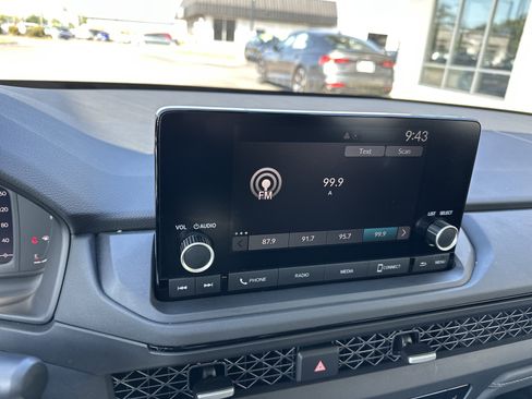 Used 2025 Honda Accord SE image 17