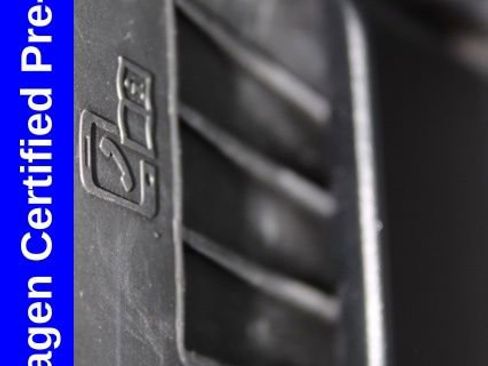 Used 2025 Volkswagen Tiguan SE image 41