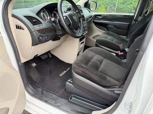 Used 2016 Dodge Grand Caravan SE w/ Quick Order Package 29E SE FWD image 26