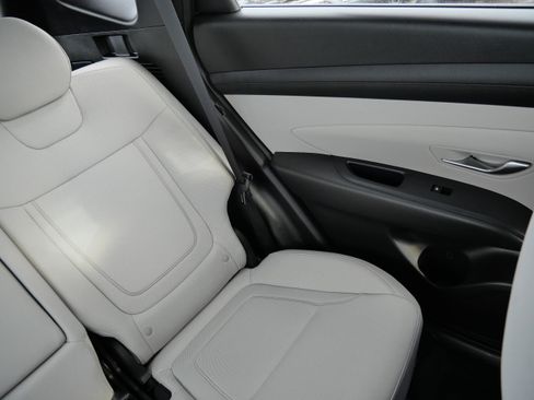 Certified 2025 Hyundai Tucson SE image 14