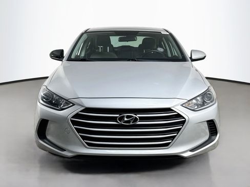 Used 2017 Hyundai Elantra SE FWD image 2
