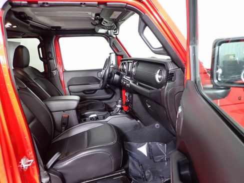 Used 2020 Jeep Gladiator Overland image 30
