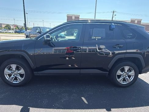 Used 2025 Toyota RAV4 XLE AWD/4WD image 4