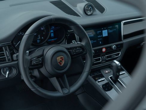 Certified 2026 Porsche Macan AWD/4WD image 20