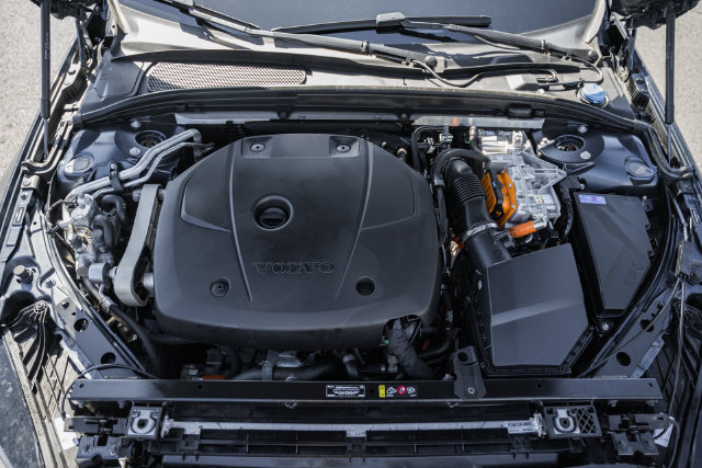 Certified 2024 Volvo S60 T8 Ultimate w/ Climate Package AWD/4WD image 18