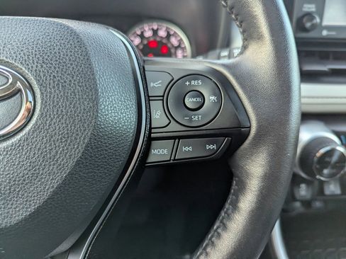 Used 2021 Toyota RAV4 XLE w/ Convenience Package image 27