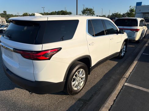 Used 2023 Chevrolet Traverse LS FWD image 10