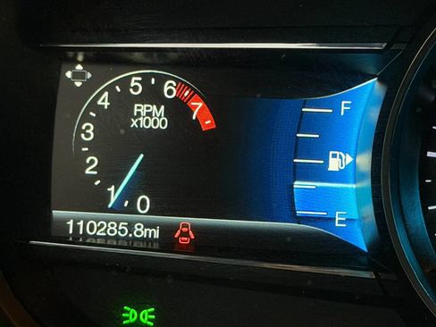 Used 2017 Ford Explorer XLT w/ Equipment Group 202A AWD/4WD image 16