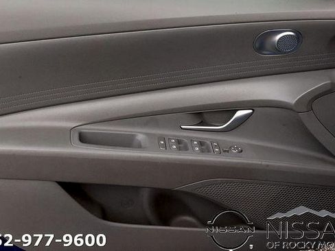 Used 2024 Hyundai Elantra SEL FWD image 9
