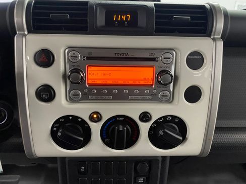 Used 2014 Toyota FJ Cruiser 4WD image 20